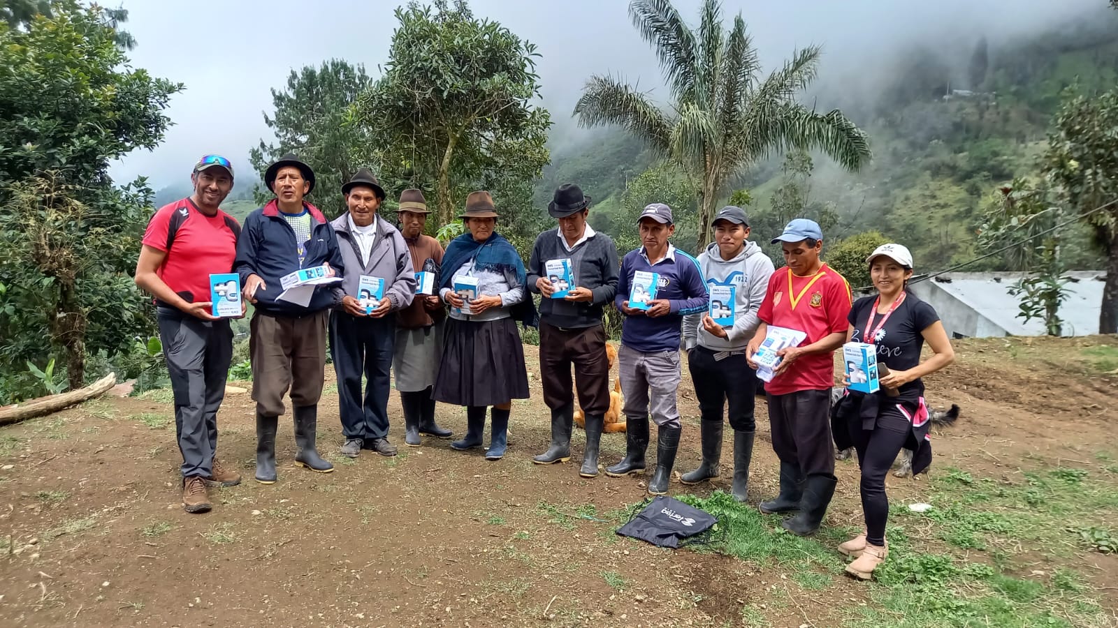 Entrega de filtros Se entregaron 45 filtros purificadores de agua a las Comunidades de Candacho MIrador y El Torneado de la parroquia Facundo Vela, beneficiando a 45 familias.